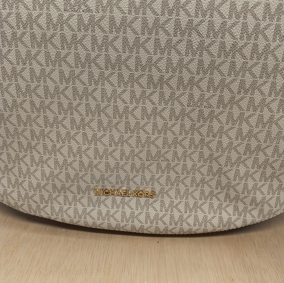 Michael Kors Brooke Lg Zip Hobo in Vanilla/Acorn - Picture 2 of 13